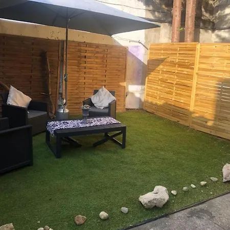 Centre, Echoppe T2 Avec Jardin *